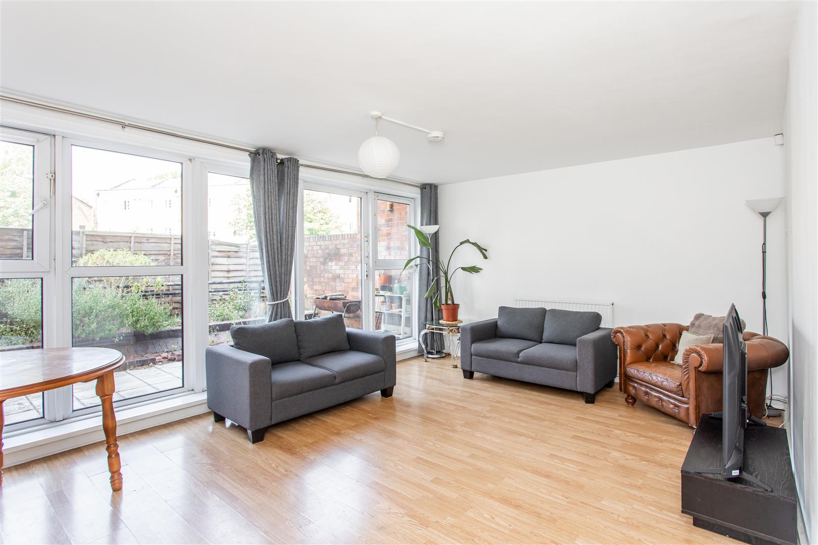 3 bed property in Ollerton Green, Bow